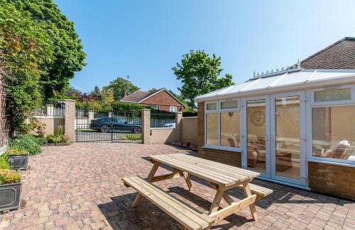 Broadstairs House | The Tea House - A Stones Throw From Beach