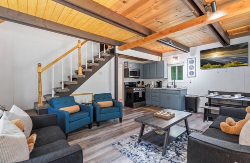 Big Bear City Cabin | The Teddy Bear Cabin! Large Patio!