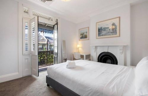 Forest Lodge House | The Terrace on Bridge