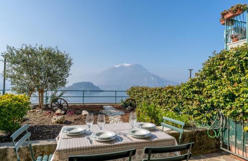 Fiumelatte Apartment | The terrace on the Como Lake - Varenna Pino