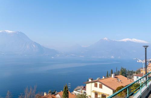 Fiumelatte Apartment | The terrace on the Como Lake - Varenna Pino