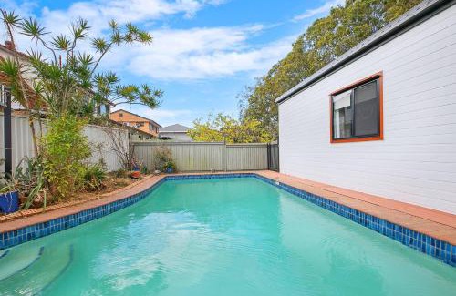 Macgregor House | The Terrarena - Family Stay near Shopping & Eateries