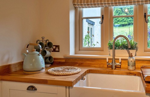 Blandford Forum Cottage | The Thatch at Winterborne Houghton