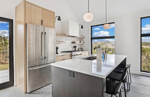 Stowe Hollow House | The Thomas at Eloise Lane - Cozy comfort with expansive vistas!