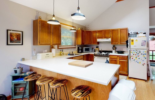 Weeks Mills House | The Three Cornered Pond Retreat | House in Augusta with kayaks & dock access