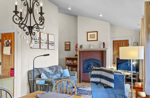 Sisters House | The Three Sisters 2 bdrm/2 bath home located in Pine Meadow Village next to the