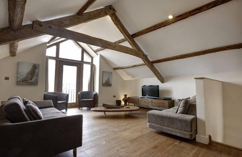 Pistyll Cottage | The Threshing Barn - a llyn peninsula that sleeps 6 guests in 3 bedrooms