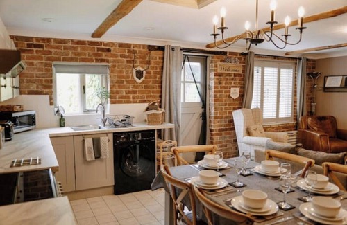 King's Lynn Cottage | The Threshing Barn -relaxing Countryside spa Break