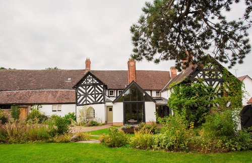 Weobley House | The Throne Weobley, luxury Grade 2*-listed house in UK Village of the Year