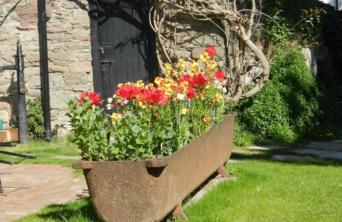 Weobley House | The Throne Weobley, luxury Grade 2*-listed house in UK Village of the Year