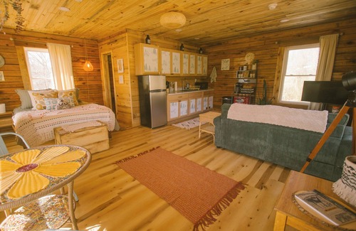 Elizabethton Cabin | The Thru-Hiker: A Tiny Cabin in Appalachia, less than 5 miles from the AT!