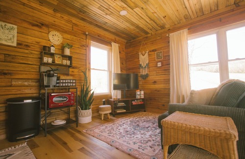 Elizabethton Cabin | The Thru-Hiker: A Tiny Cabin in Appalachia, less than 5 miles from the AT!