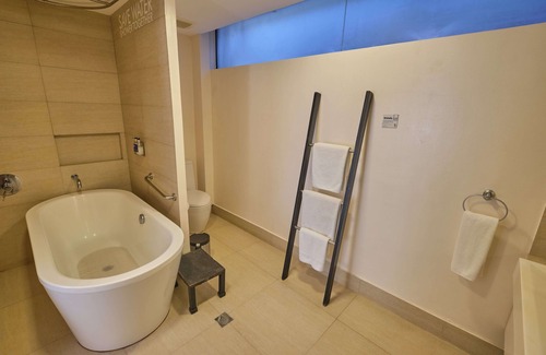 Boracay Island Resort | The Tides Hotel Boracay