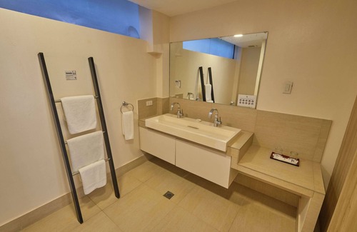Boracay Island Resort | The Tides Hotel Boracay