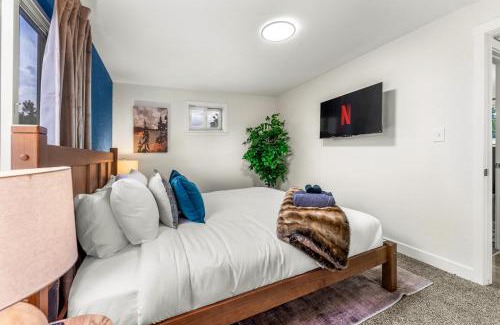 Highlands House | The Timberline- Game Room, Outdoor Theater, Bocce, Fire Pit, Pets