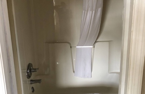 Tompkinsville Hotel | The Tompkinsville Inn