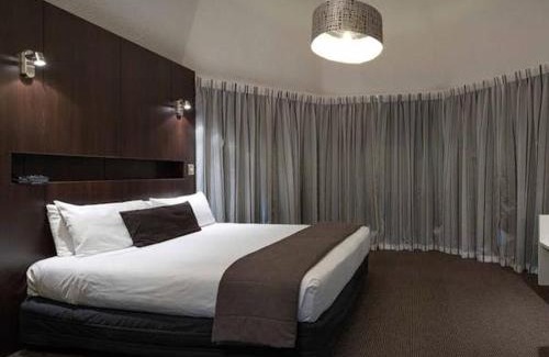Riccarton Hotel | The Towers on the Park