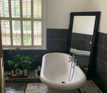 Fenny Stratford Bed & Breakfast | The Town House