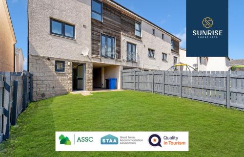 Dundee Apartment | THE TOWNHOUSE, 4 Rooms Large Beds with TV's, Poker Table, Fully Equipped, Easy Ring-Road Access, Parking, WiFi, 5 MINS TO CITY CENTRE - Long Stays, INVOICE and REDUCED PRICE are only via SUNRISE SHORT LETS Dundee