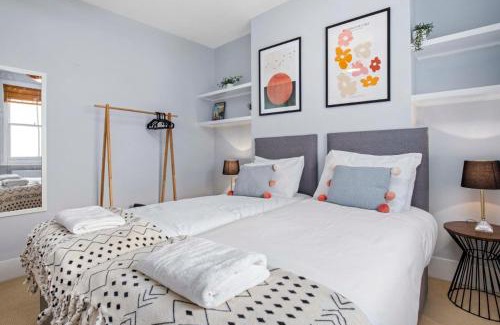 Montpelier House | The Townhouse By My Getaways Free Parking