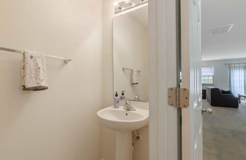 Northeast Raleigh Apartment | The townhouse by the greenway- Perfect Relocation or Vacation!
