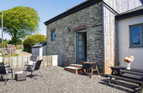 Brayford House | The Tractor Barn - Uk49678