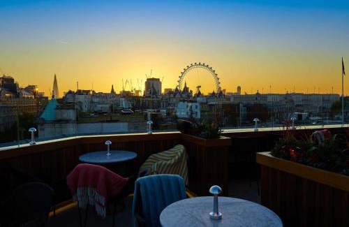 London City Centre Hotel | The Trafalgar St. James, London Curio collection by Hilton
