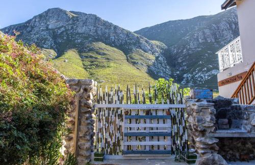 Betty's Bay House | The Trailhouse