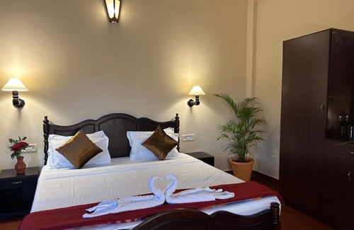 Kovalam Resort | The Travancore Palace Beach Resort