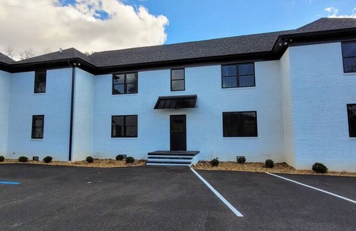 Tazewell Apartment | The Traveler on Main - Suite #4- Across the Street from Back of the Dragon!