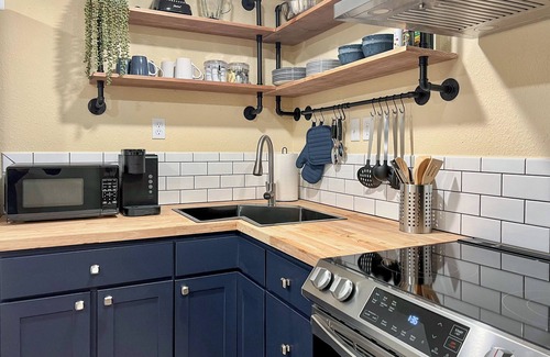 Twin Falls House | The Travelers Hideaway: King & Queen, Pet-friendly!