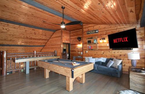 Pittman Center House | The Treasure Of Tennessee View 2 Hot Tubs Pool