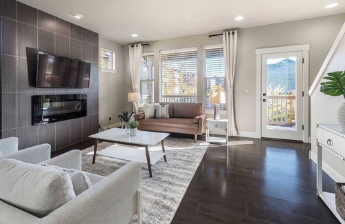 Cedar Hills House | The Treasure on Burlwood Ln #41592