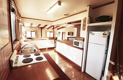 Eden House | The Tree House Eden - 3 Bedroom house with Stunning bushland setting - 2+ nights