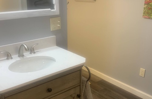 Newburgh Apartment | The Tree House private space 1 bed super cute historic area !