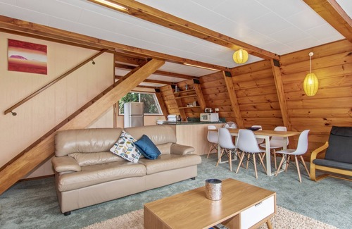 Okiato Cottage | The Tree House Wairoro Park - Russell Holiday Home