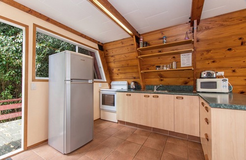 Okiato Cottage | The Tree House Wairoro Park - Russell Holiday Home