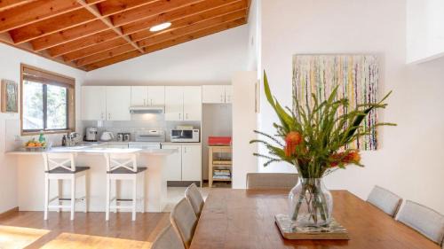 Pearl Beach House | The Treehouse -Pet Friendly, Heated Spa