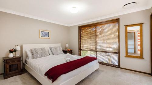 Pearl Beach House | The Treehouse -Pet Friendly, Heated Spa
