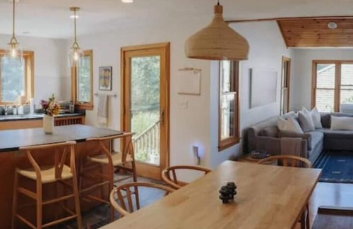 Plymouth House | The Treehouse - Private Beach on Cape Cod Bay