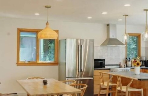 Plymouth House | The Treehouse - Private Beach on Cape Cod Bay