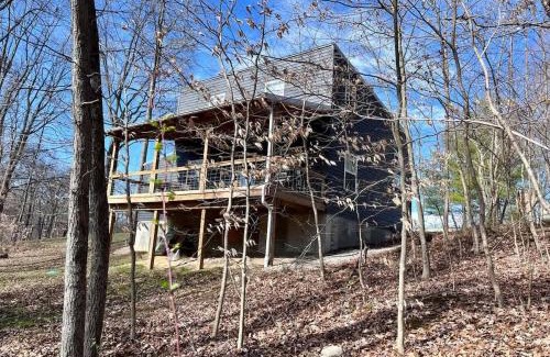 Logan House | The Treetop A Hocking Hills Villa Treat