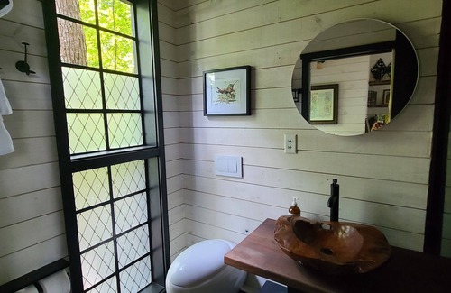 Chattanooga House | The Treetop Hideaways at Ruby Falls