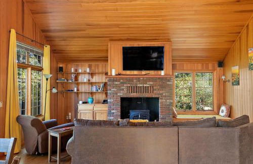 Marine Terrace House | The Treetop House Pet Friendly
