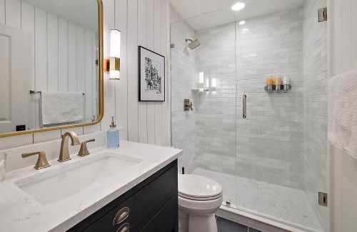 Mount Dora Villa | The Tremain - Steps to Downtown w King Bed