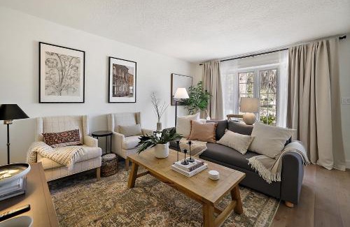 Mount Dora Villa | The Tremain - Steps to Downtown w King Bed