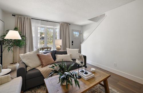 Mount Dora Villa | The Tremain - Steps to Downtown w King Bed