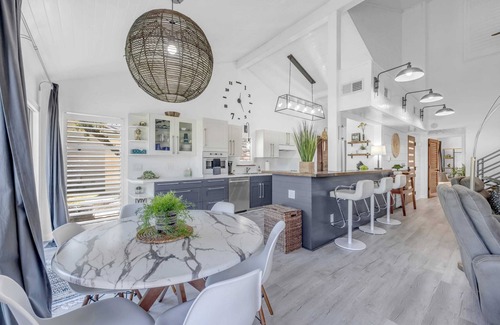 Horseshoe Bay House | The Trendy Sanctuary | Long Term Stays