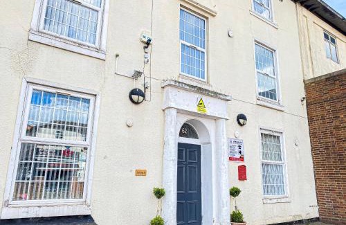 West Bromwich Apartment | The Trinity Lodge - Self Serviced