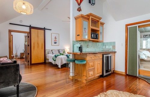 Ithaca Cottage | The Triple Suite: Park 119, Parlour, and Balloon Suites - sleeps up to 10 people